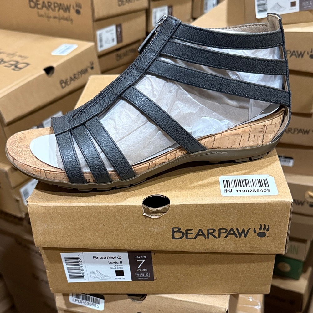Bearpaw Layla II black sandals